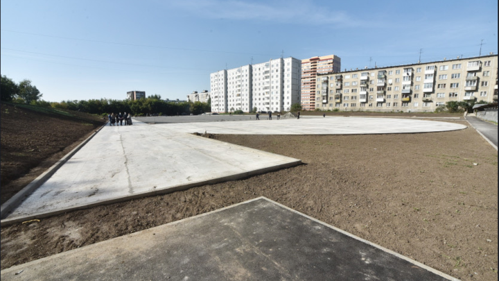 Губернатор Травников проконтролировал ремонт стадиона школы № 15 в Новосибирске