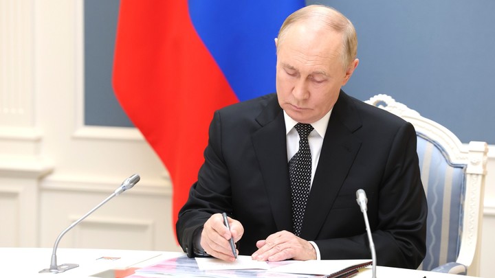 Путин и Мишустин поздравили Армению с Днём независимости