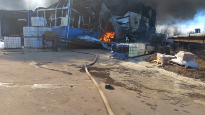 Следком возбудил уголовное дело по факту пожара на химзаводе в Кинешме