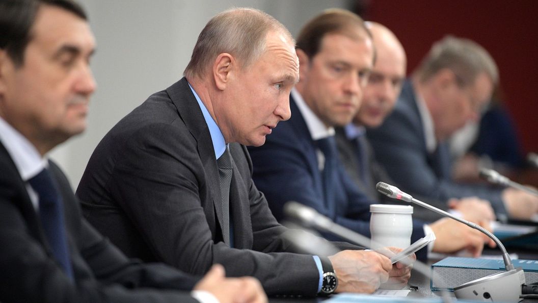 Не дадим в обиду великие победы: Путин призвал равняться на подвиги дедов Не дадим в обиду великие победы: Путин призвал равняться на подвиги дедов