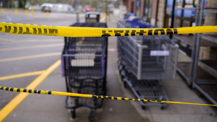 Вы мерзкие, убирайтесь отсюда!: В США украинка напала на семью из Египта