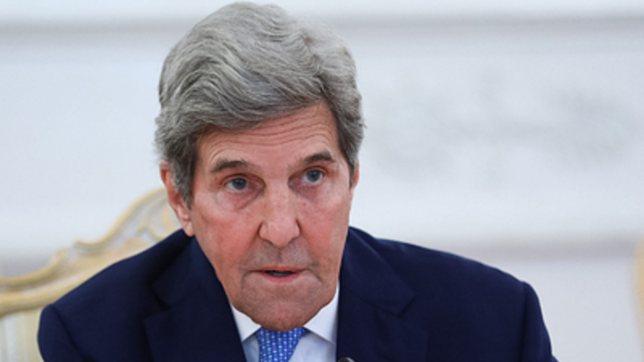 Журналист LCI обвинил экс-госсекретаря США Керри в двойных стандартах из-за России