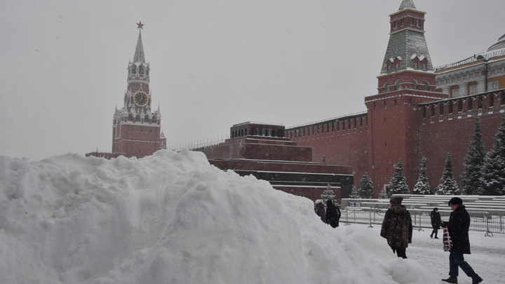 Полуметровые сугробы: Какие регионы России накроет рекордный снегопад