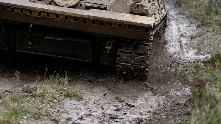 Удар пришёлся точно по танку Leopard: Русские военные сорвали планы украинских боевиков
