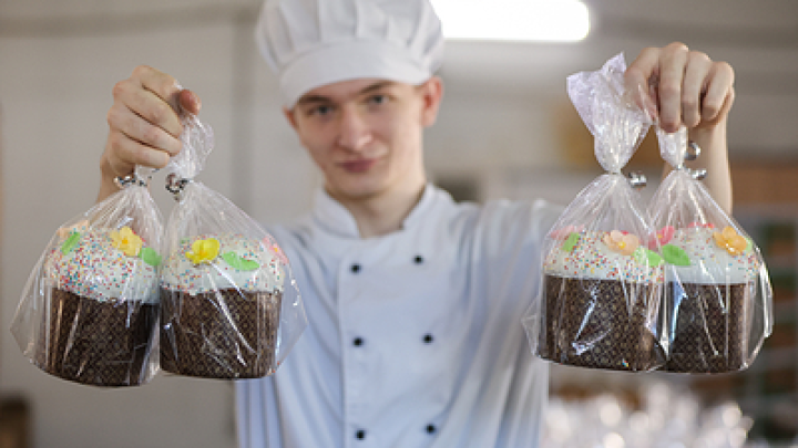 Почему Церковь запрещает покупать куличи с изображениями храмов и святых на упаковке