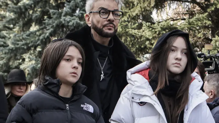 Учёба - не для неё: Дочь Киркорова изводит дубайских учителей - Просто избалованные дети