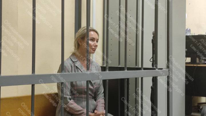 Директора клиники в Петербурге, где женщина умерла после инъекции, посадили под домашний арест