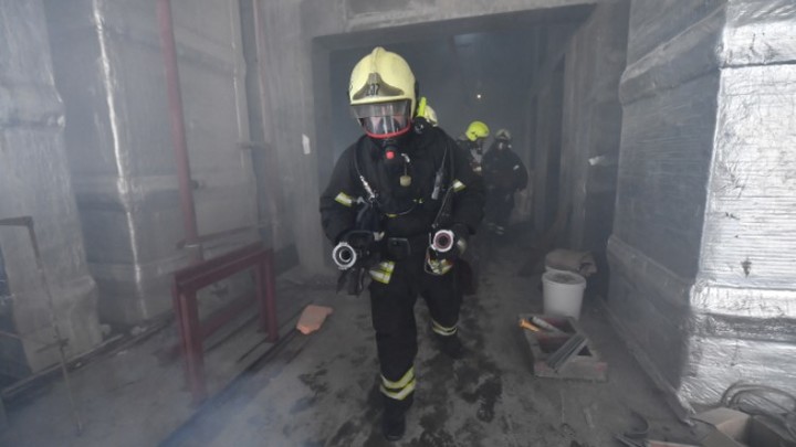 В Брянске горит крупная нефтебаза. Что известно на данный момент?