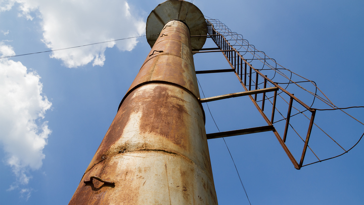 В Алтайском крае упала водонапорная башня, прослужившая менее двух лет