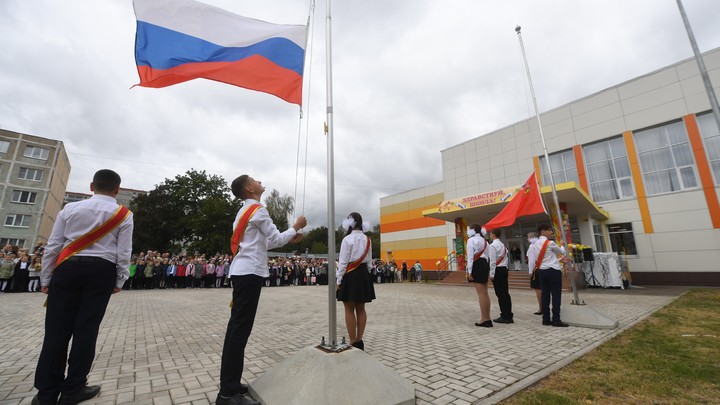 Скандал с эмиграцией школьников: За опрос пришлось оправдываться