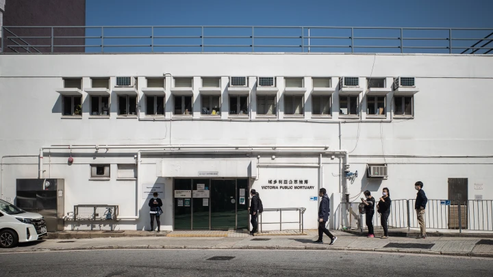 Mirror: мужчина устроился в морг, чтобы есть мясо трупов