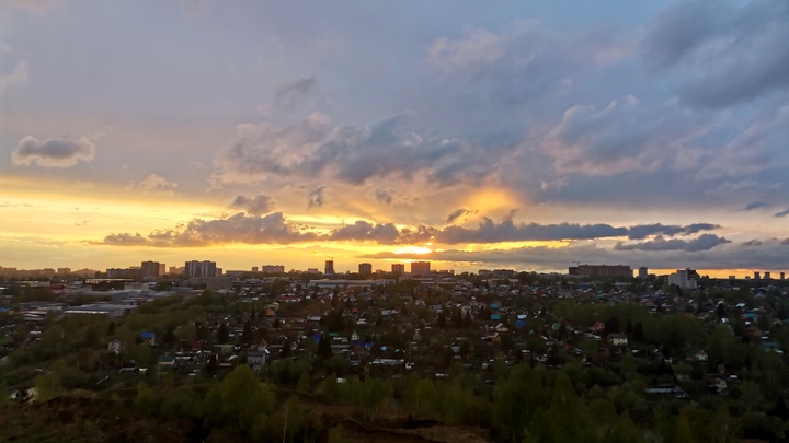 Жители Новосибирска пожаловались на едкий запах керосина в воздухе