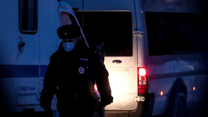 Пуля прошла сквозь кисть: От смерти забайкальского полицейского спас жетон