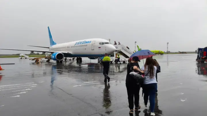 У самолёта Победы случилась утечка топлива на пути из Магаса в Москву