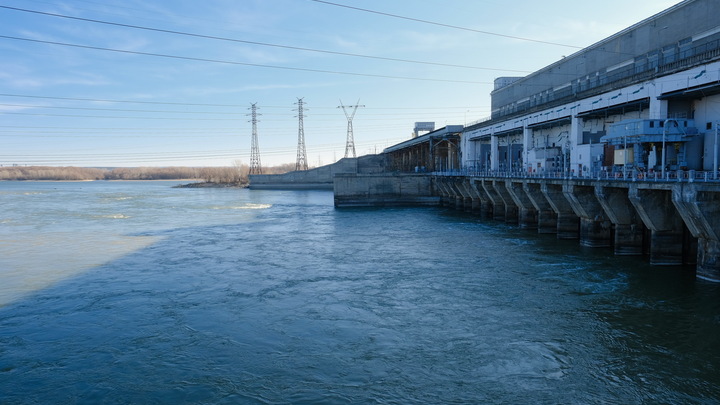 В больнице умерла 23-летняя девушка, упавшая с дамбы ГЭС в Новосибирске