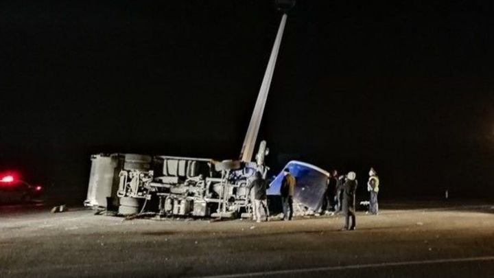 Врезался в стелу: в Златоусте погиб водитель мусоровоза