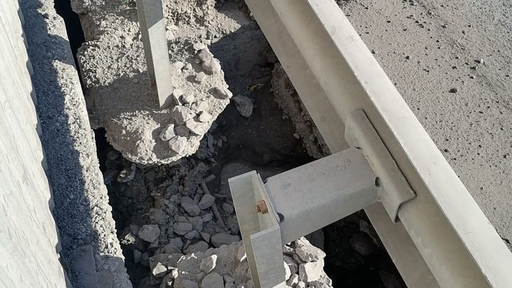 Мост через реку Власиху в Новосибирской области пострадал после сильных дождей