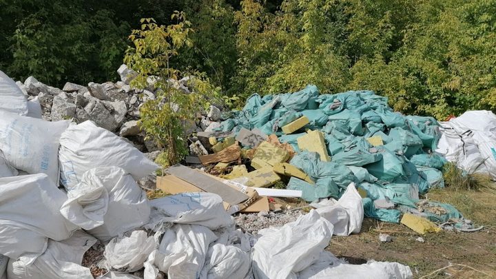 Трупы животных и горы строительного мусора: в Самаре найдена очередная незаконная свалка