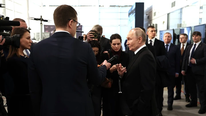 Путин: Наши войска наступают по всей линии фронта