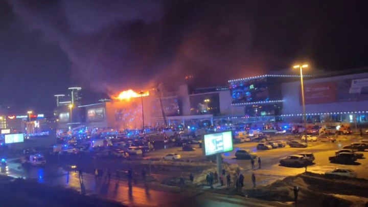 Подозреваемые задержаны у границы с Незалежной: Последние новости о теракте в Крокусе