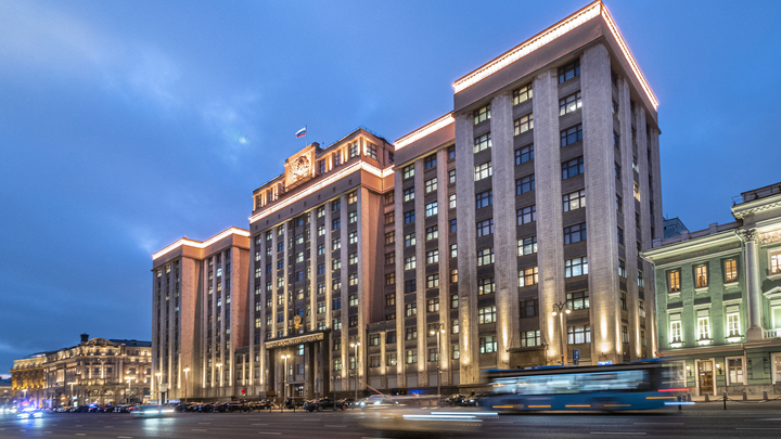 Ближе к народу: Зарплату депутатов и сенаторов намерены приравнять к средним по стране