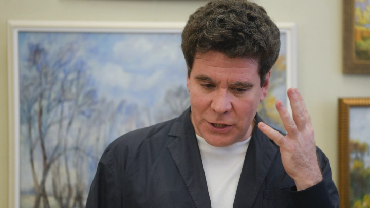 Пианист Денис Мацуев прищемил руку дверью авто на гастролях в Китае