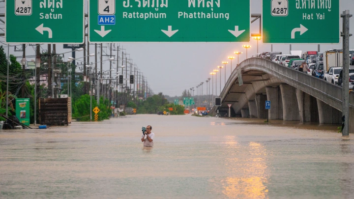 В Таиланде спасли застрявшего в затопленной гостинице жителя Новосибирска