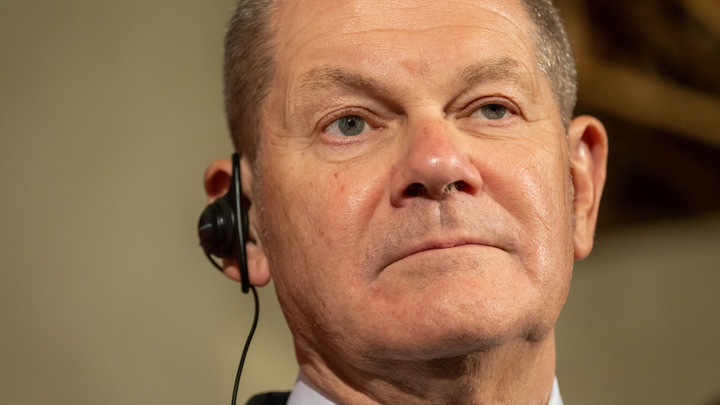 Шольц перестал хохотать. Теперь он потрясён