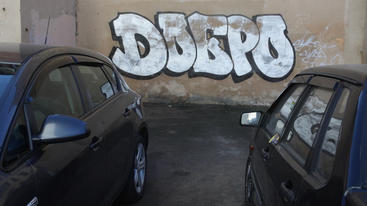 Автоворы стали массово вскрывать машины во дворах Екатеринбурга