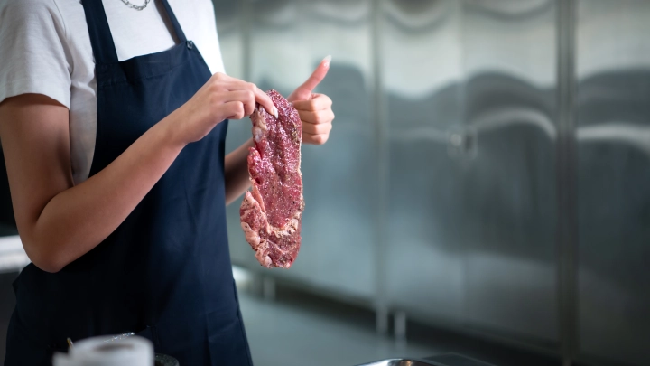 Жуть в тарелках и крысы на кухне: Шокирующие откровения повара со стажем