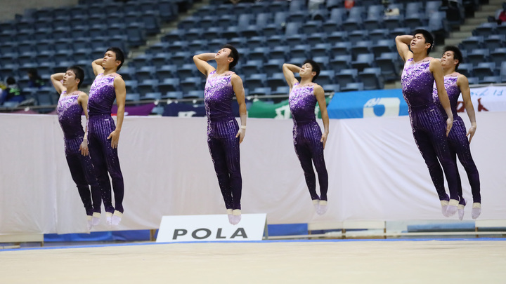 FIG признает? Мужчины в лосинах и блёстках атаковали спорт