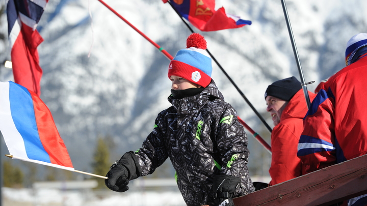 Русские лыжники взяли золото и серебро на Кубке мира: Судьбу женского забега решила треть секунды