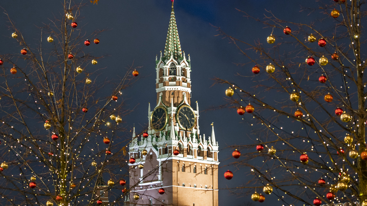 Салют в Москве на Новый год 2022: где запустят и откуда посмотреть