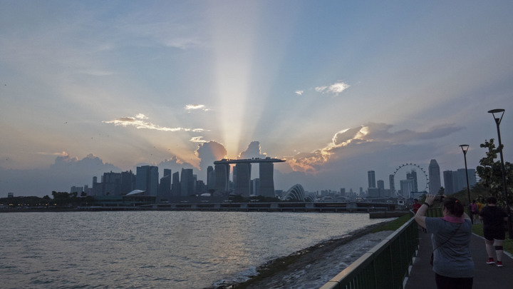 Без истерии и военных сводок: Идею Поповой привить всех разбили двумя примерами