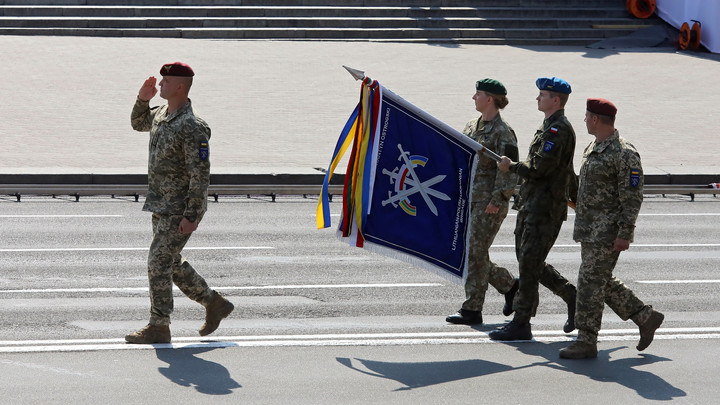 Представитель НАТО подбросил Киеву новую кость: Война не помеха, но