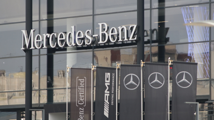 Mercedes-Benz обошел Tesla и стал самым дорогим автобрендом