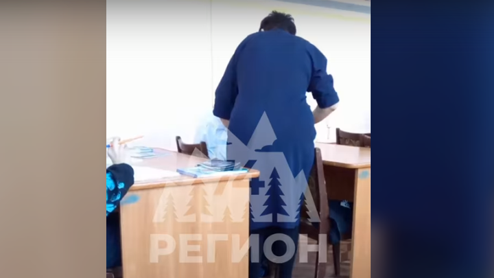 Стало известно, из-за чего учитель математики отхлестала ребёнка на уроке