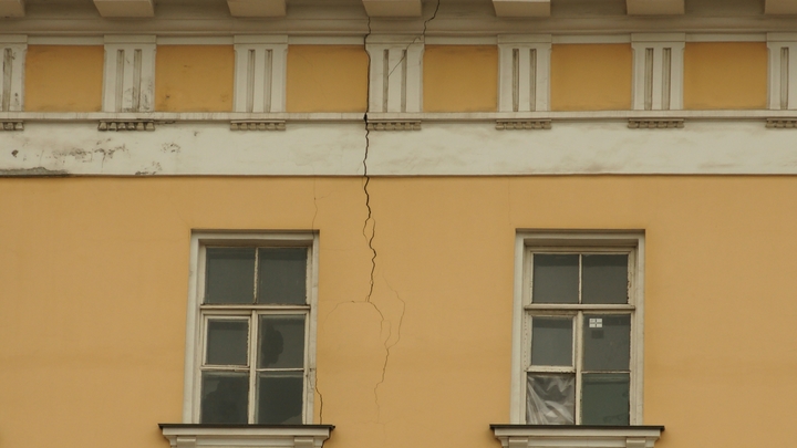 В Ростове обрушилась аварийная пятиэтажка, введён режим ЧС