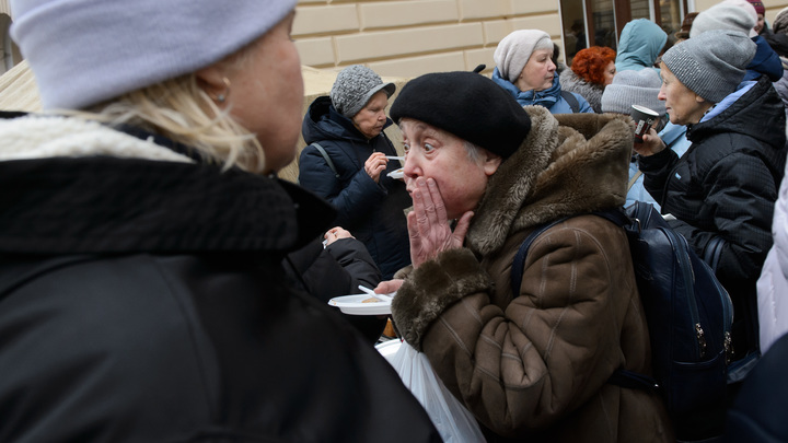 Петербургским блокадникам и ветеранам бесплатно проведут операцию по замене хрусталика глаза