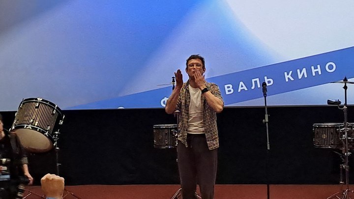 Комик Сатир из Новосибирска спародировал своего земляка Никиту Кологривого