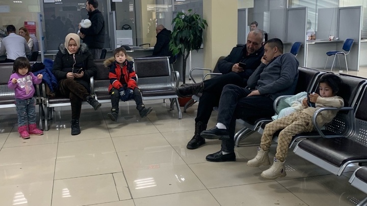 Толпы мигрантов штурмуют МФЦ: азиатов в Челябинске будет в разы больше