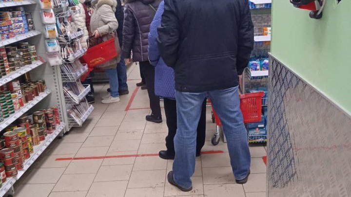 В Таганроге пришлось вызывать Росгвардию, чтобы успокоить в гипермаркете буйных покупательниц