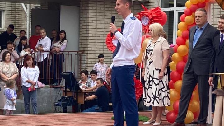 Представители краевой прокуратуры поздравили школьников с последним звонком