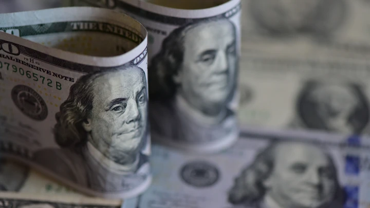 Кийосаки объявил о «конце» доллара и предрек гиперинфляцию