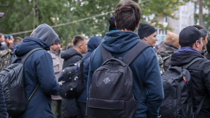 Можно ли навестить мобилизованного в воинской части: ответ Объясняем.рф