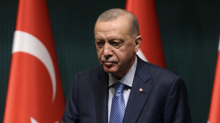 Шантаж лишил Турцию 2 млрд долларов: Эксперт объяснил влияние антирусских санкций на банки