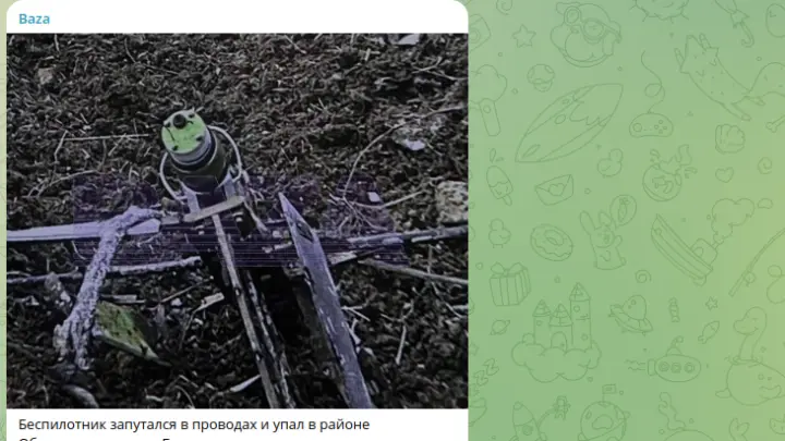 BAZA: в Балашихе беспилотник запутался в проводах и упал около трассы