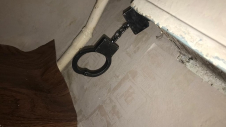 Приковавшего подругу к батарее подростка будут судить в Новосибирске