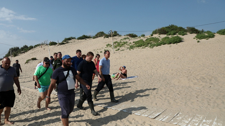 Губернатор Кубани поручил проверить законность застройки торговыми киосками дюн в Анапе