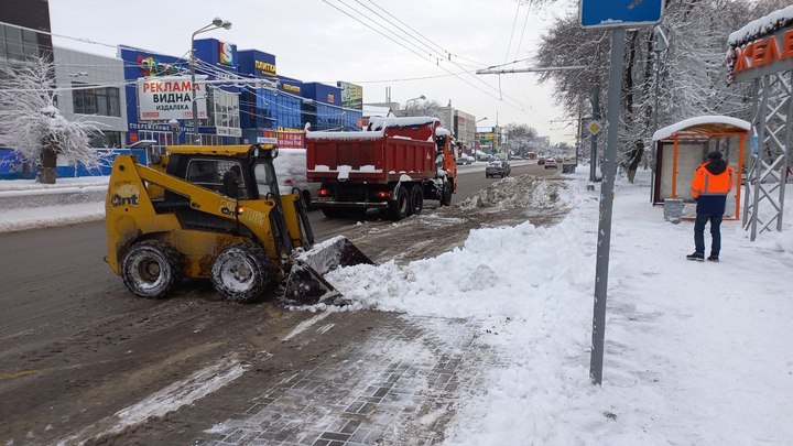 Из-за снегопада Ростов сковали восьмибалльные пробки